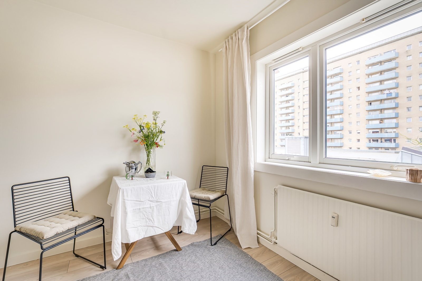 Ha en liten sittegruppe for å nyte morgenkaffen! Galleribilde