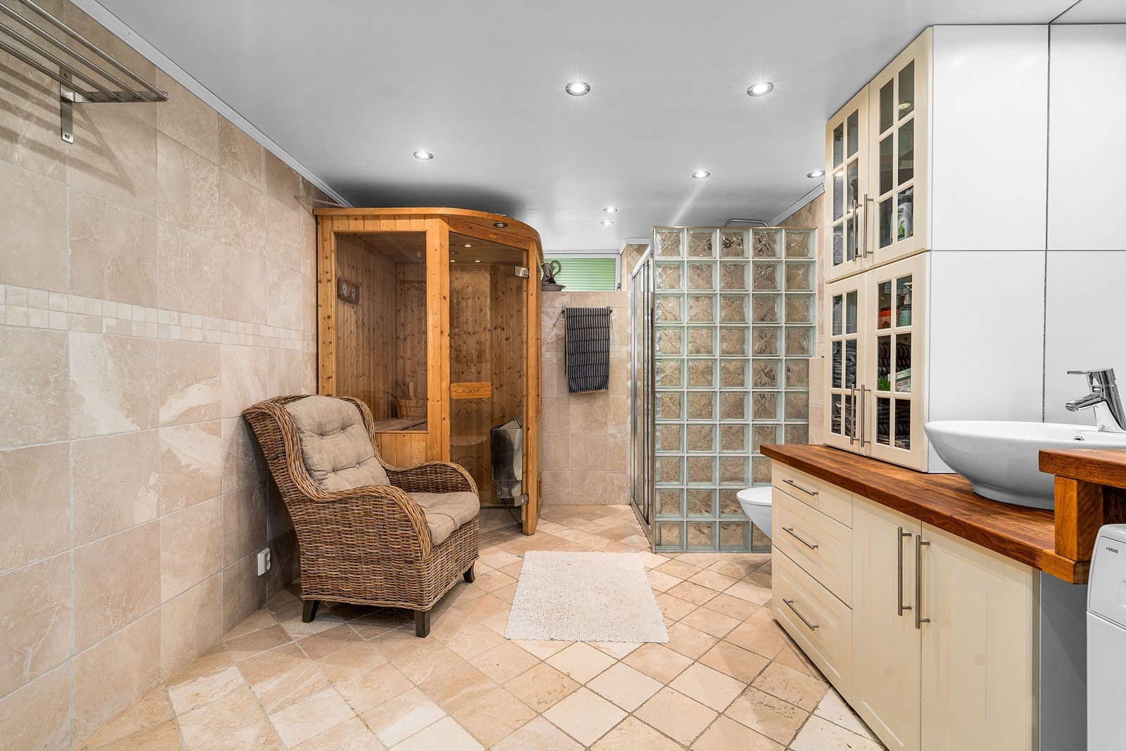 Kombinert bad og vaskerom med badstue Galleribilde