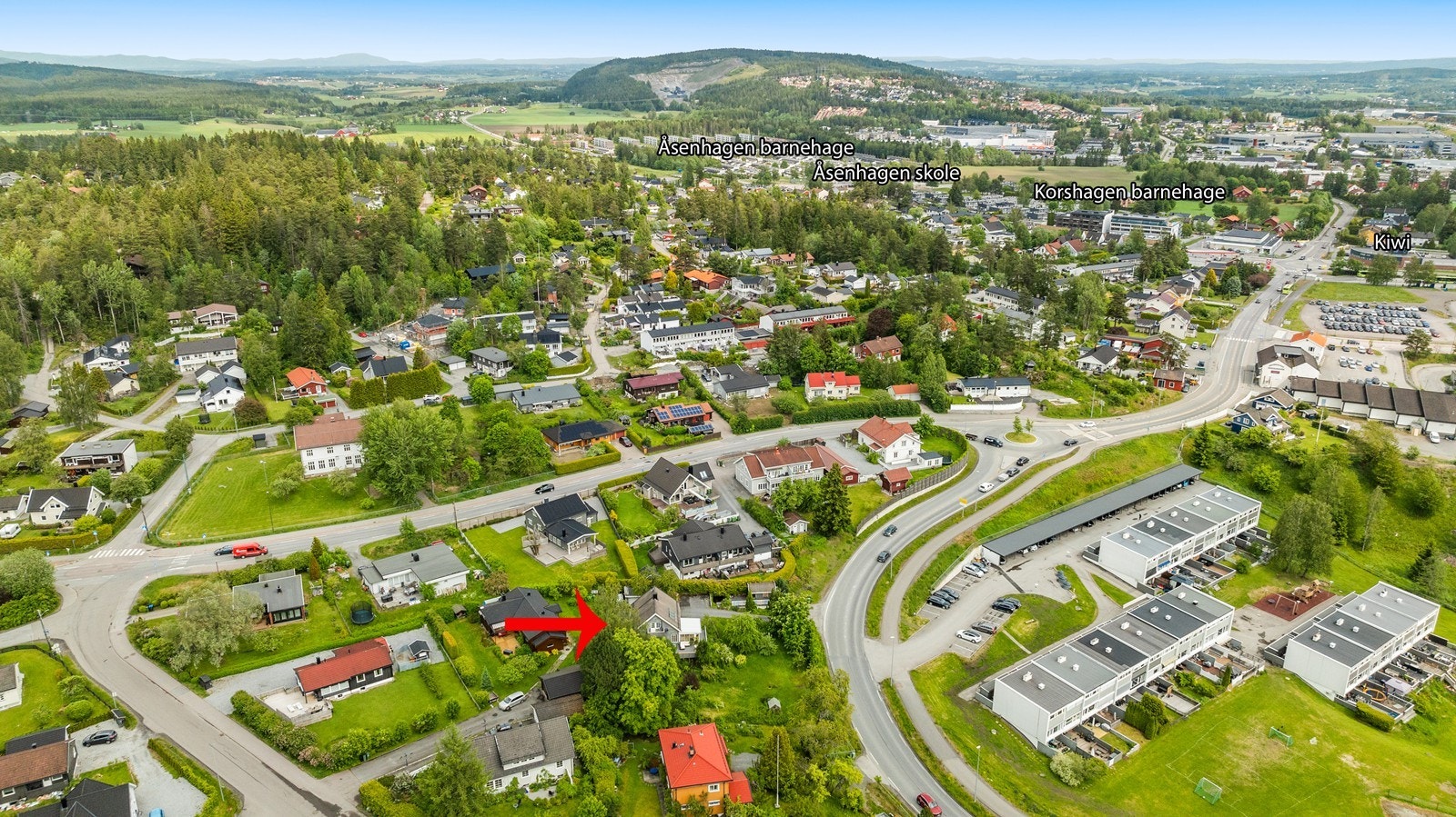 Barnevennlig beliggenhet nær skole og flere populære barnehager - perfekt for familier. Galleribilde