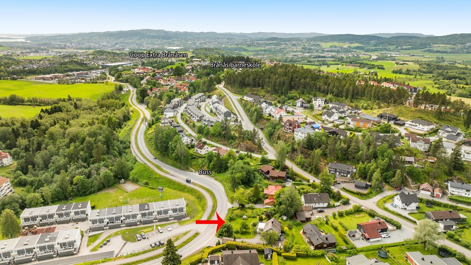 Området har gode kollektivforbindelser med buss og kort vei til Brånås barneskole og treningssentre. Galleribilde