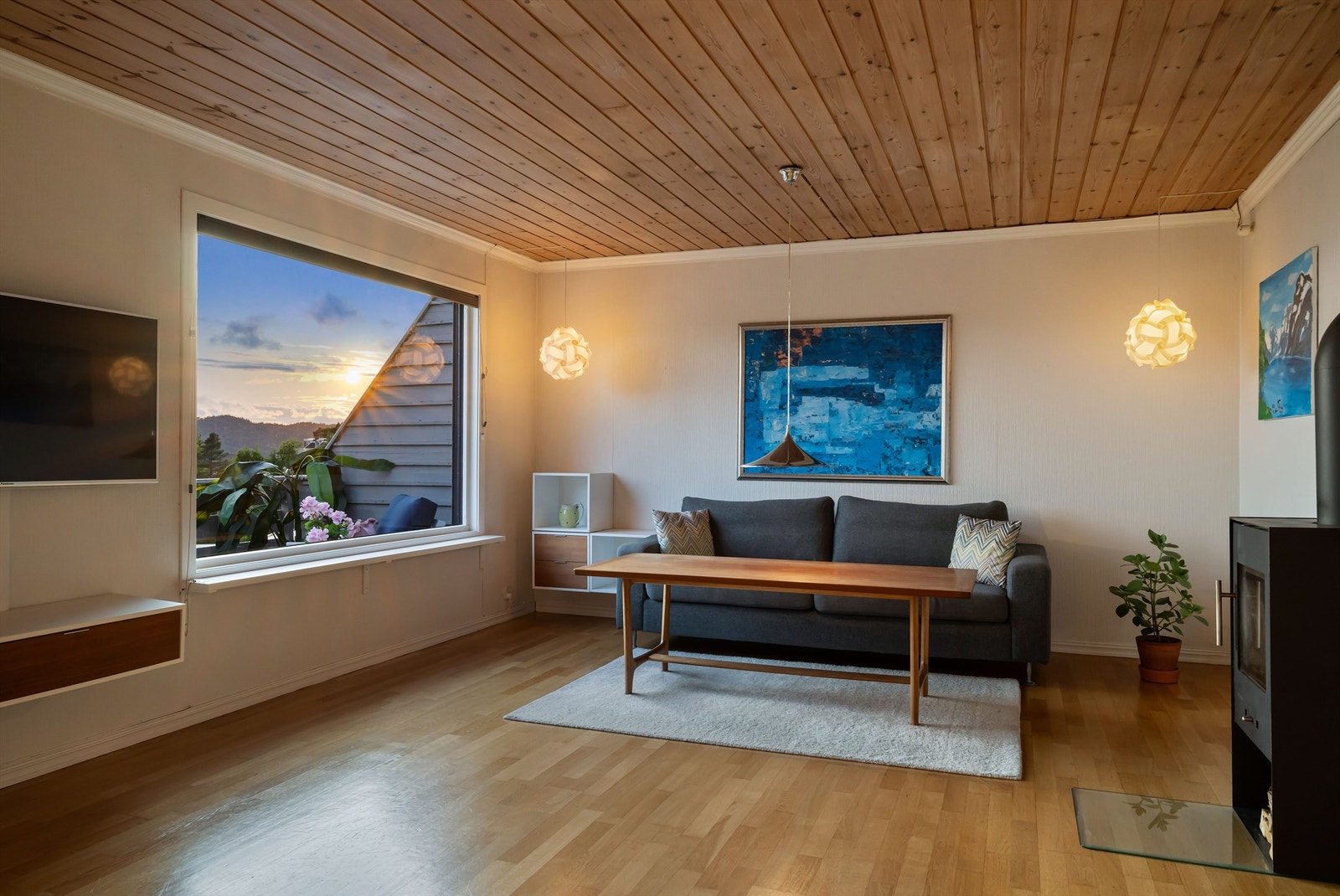 Stuen er enkel å innrede og har den samme fantastiske utsikten. Galleribilde