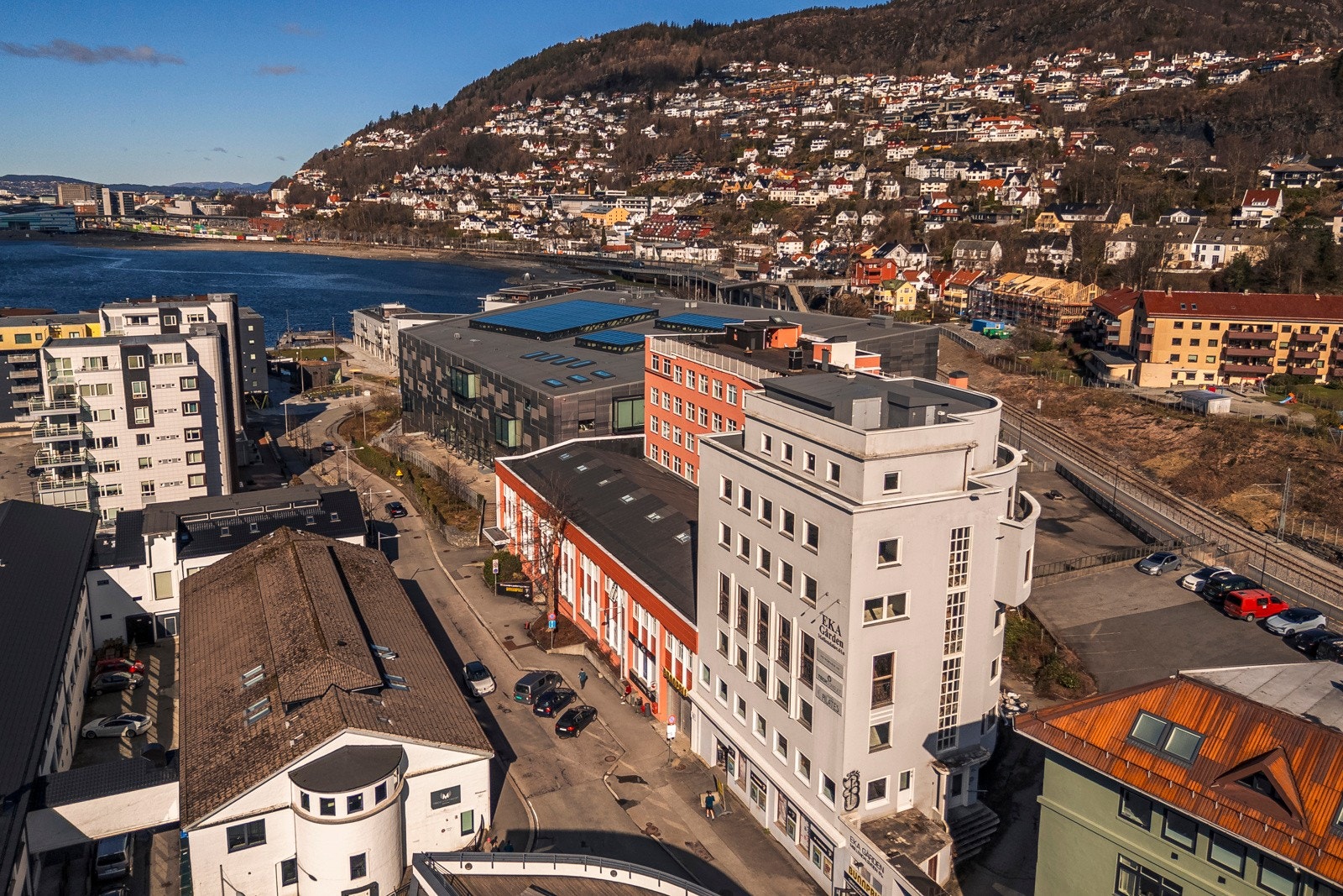 - Sentralt og populært område med butikker, bybane og turmuligheter like utenfor døren - Galleribilde