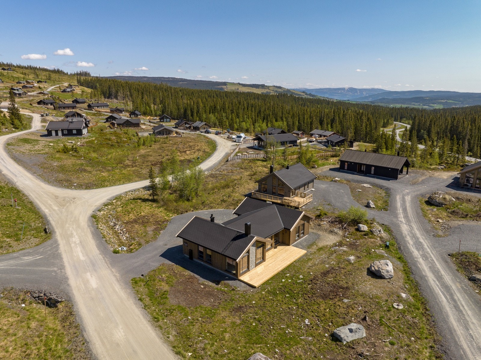 Flott beliggenhet i vestvendt og svakt skrånende terreng med gode solforhold Galleribilde