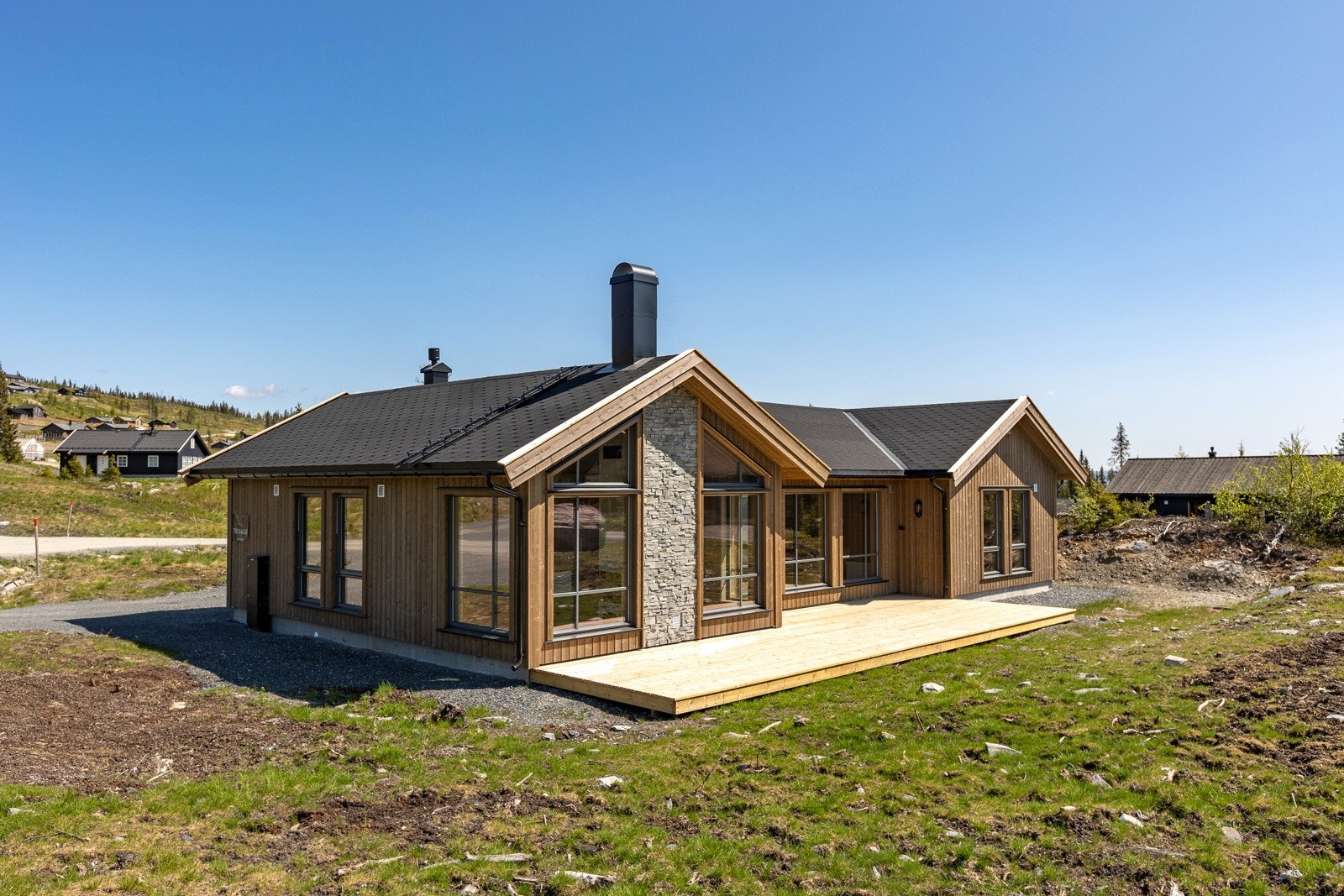 Hytta ligger i Slåseterlia - ett av Skeikampens nyeste hyttefelt Galleribilde