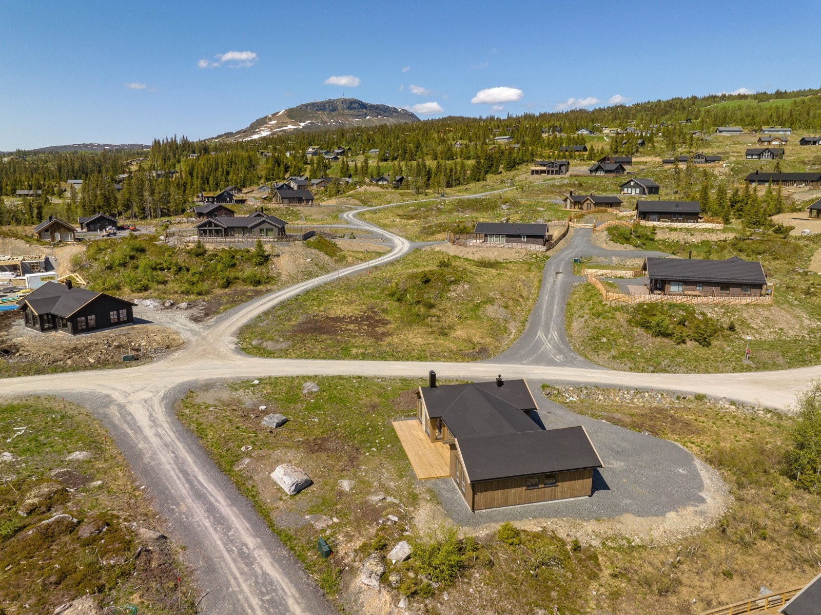 Hytta ligger sør-vestvendt med svært gode solforhold Galleribilde