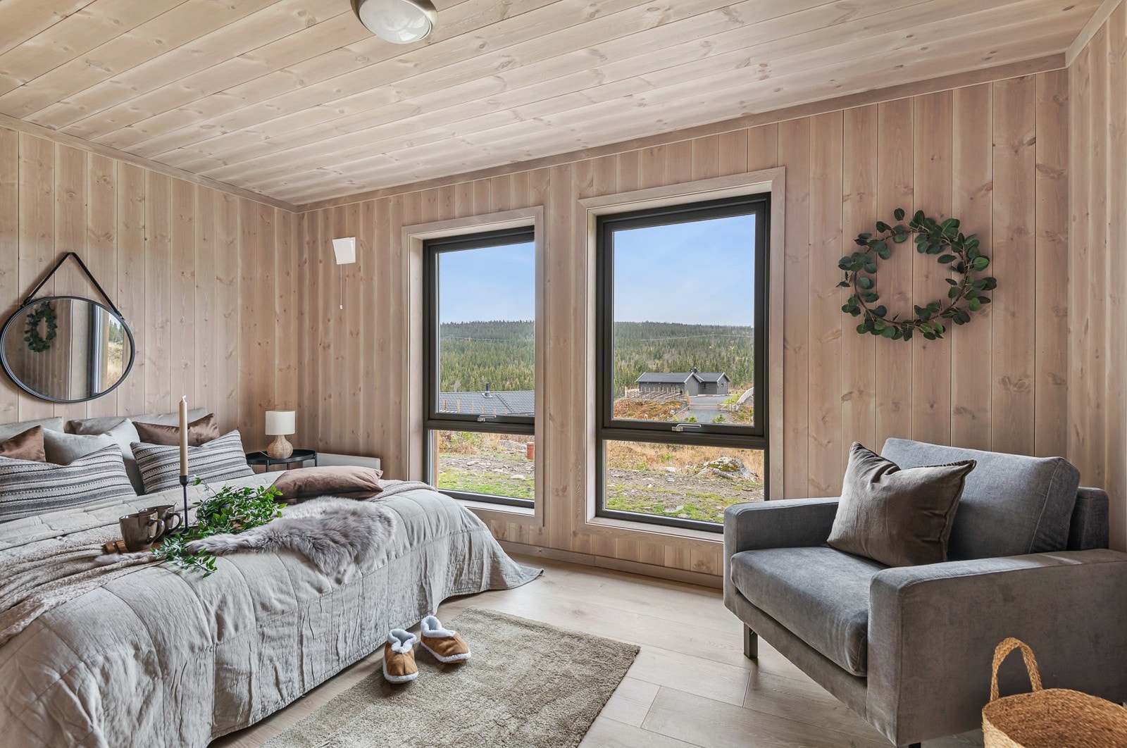 Hytta har fire gode og lyse soverom Galleribilde