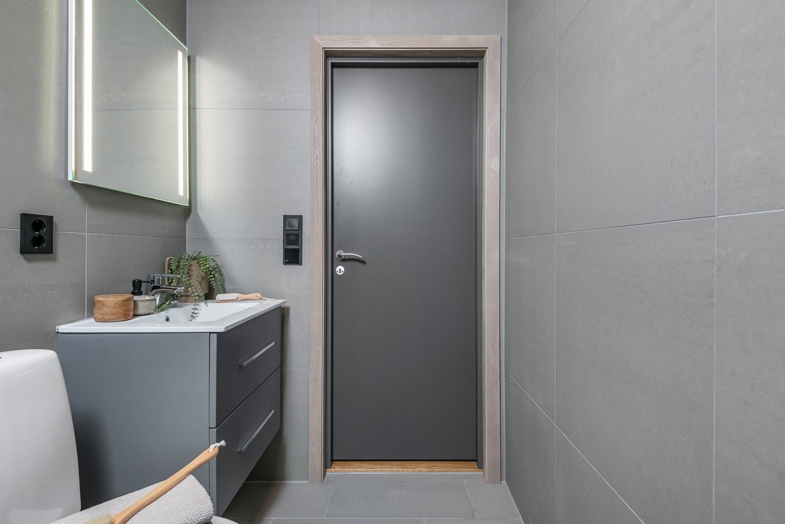 Hytta har to flotte og moderne bad Galleribilde