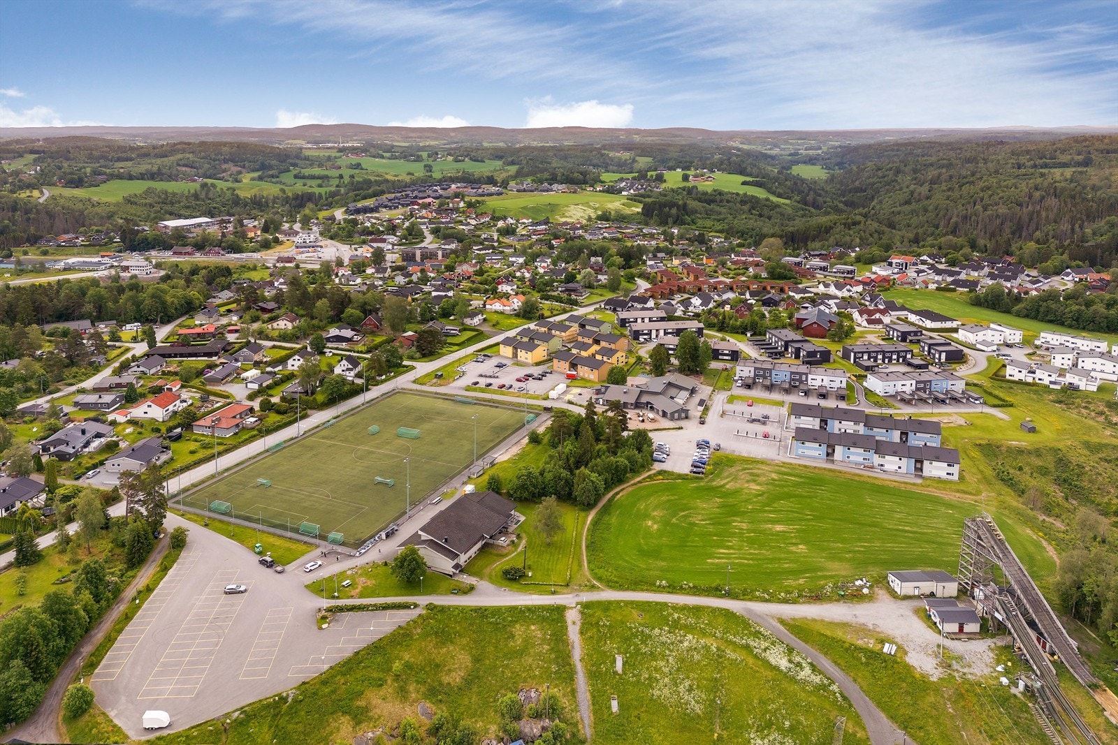 Fotballbane like ved boligen Galleribilde