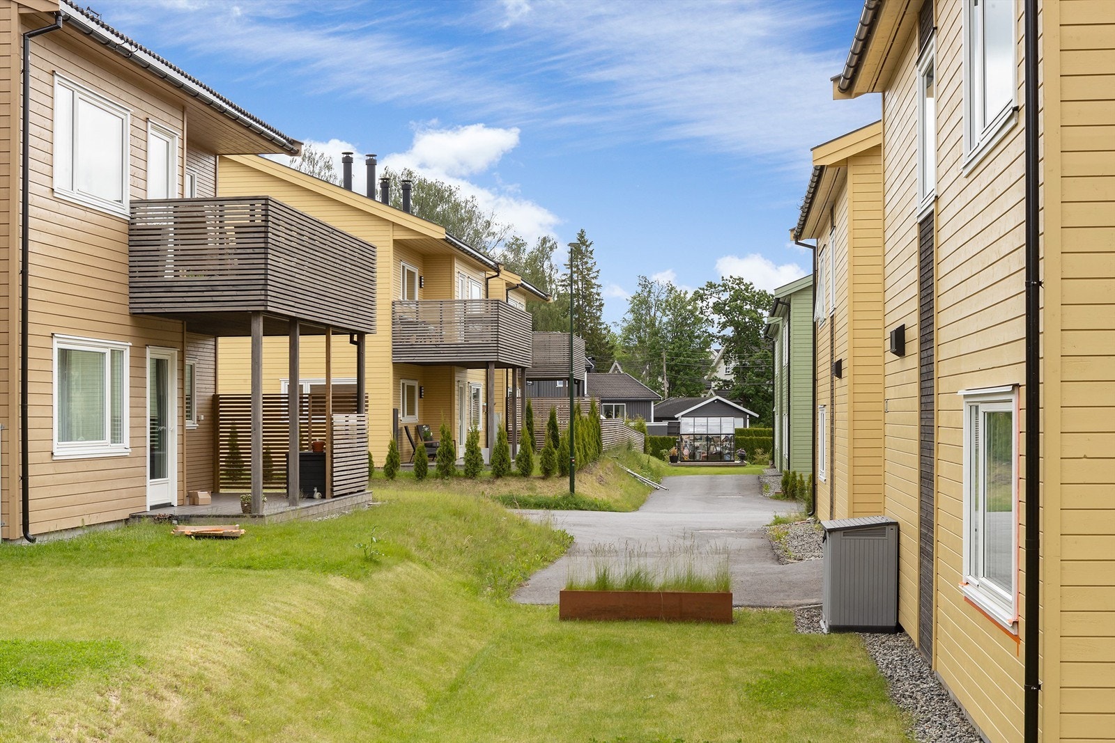 Hyggelig nabolag med pent opparbeidet uteområde Galleribilde