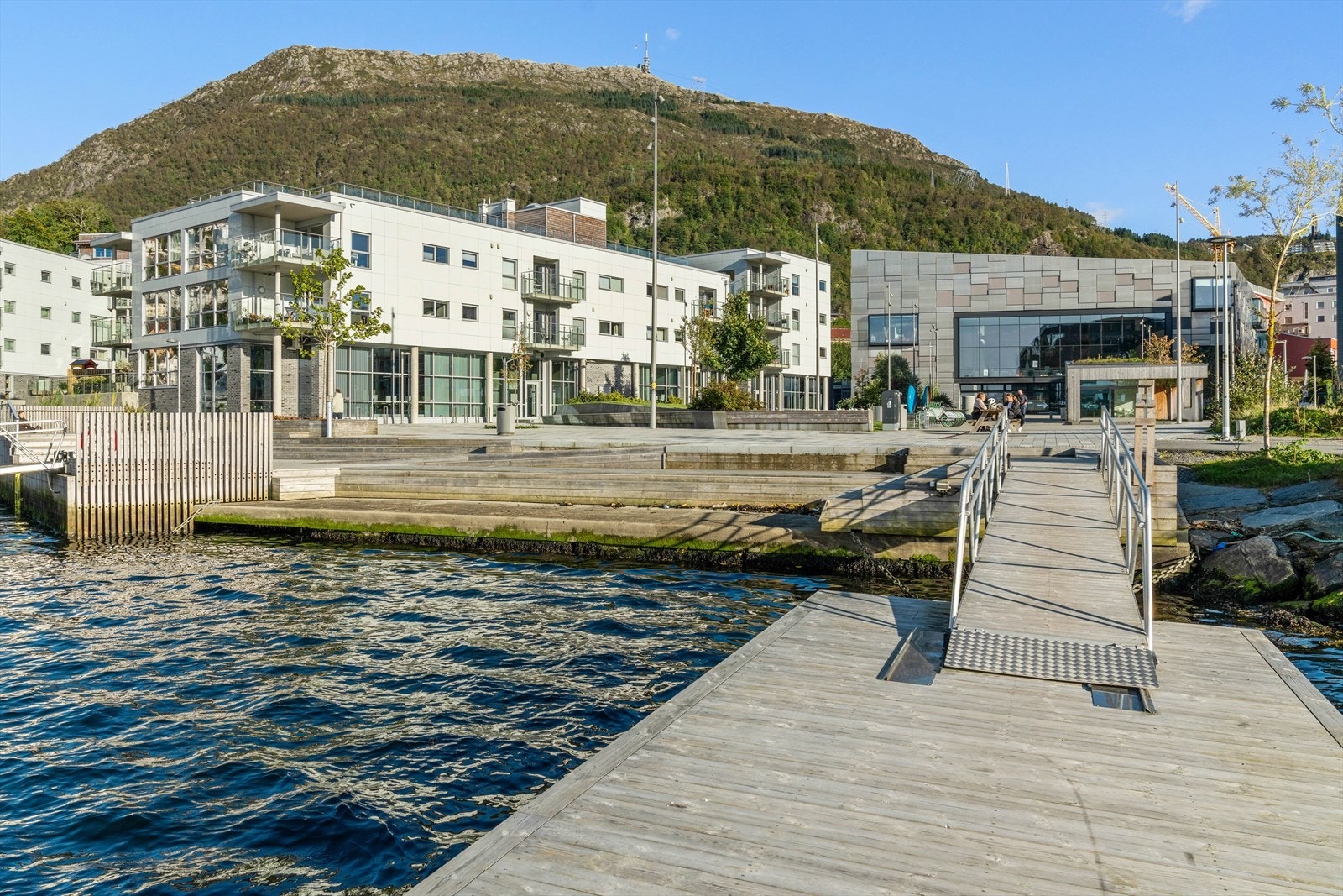 Bryggen på møllendal er perfekt for varme sommerdager! Galleribilde