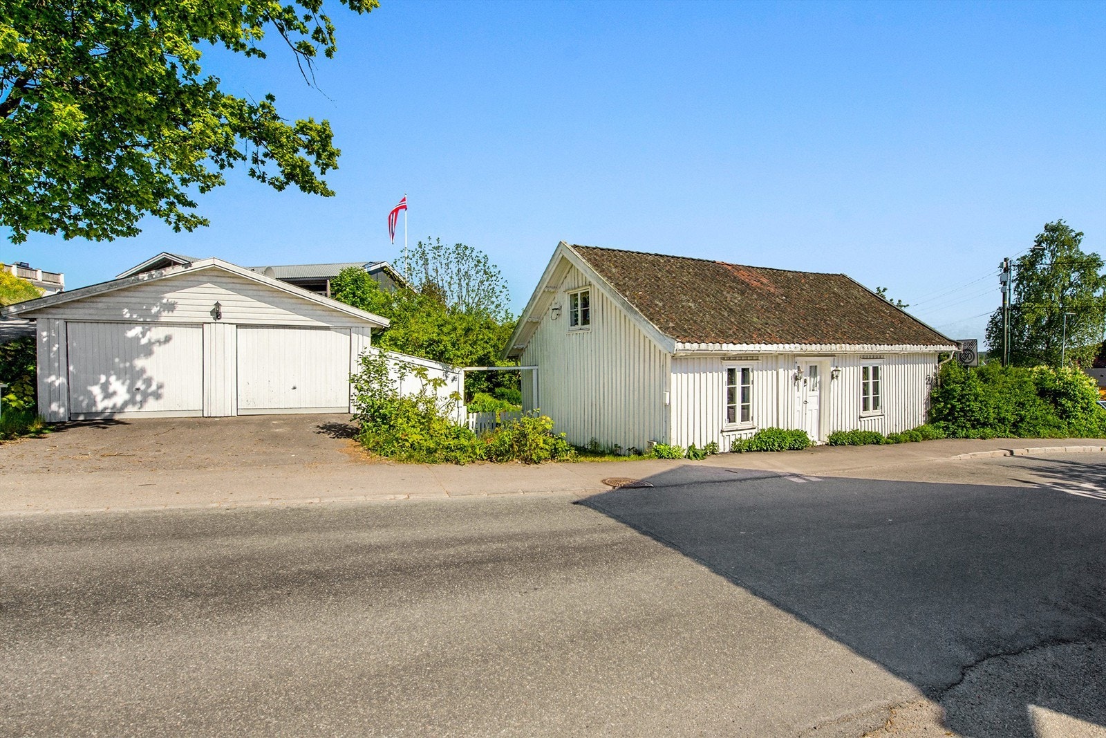 Hovedhus og dobbel garasje Galleribilde