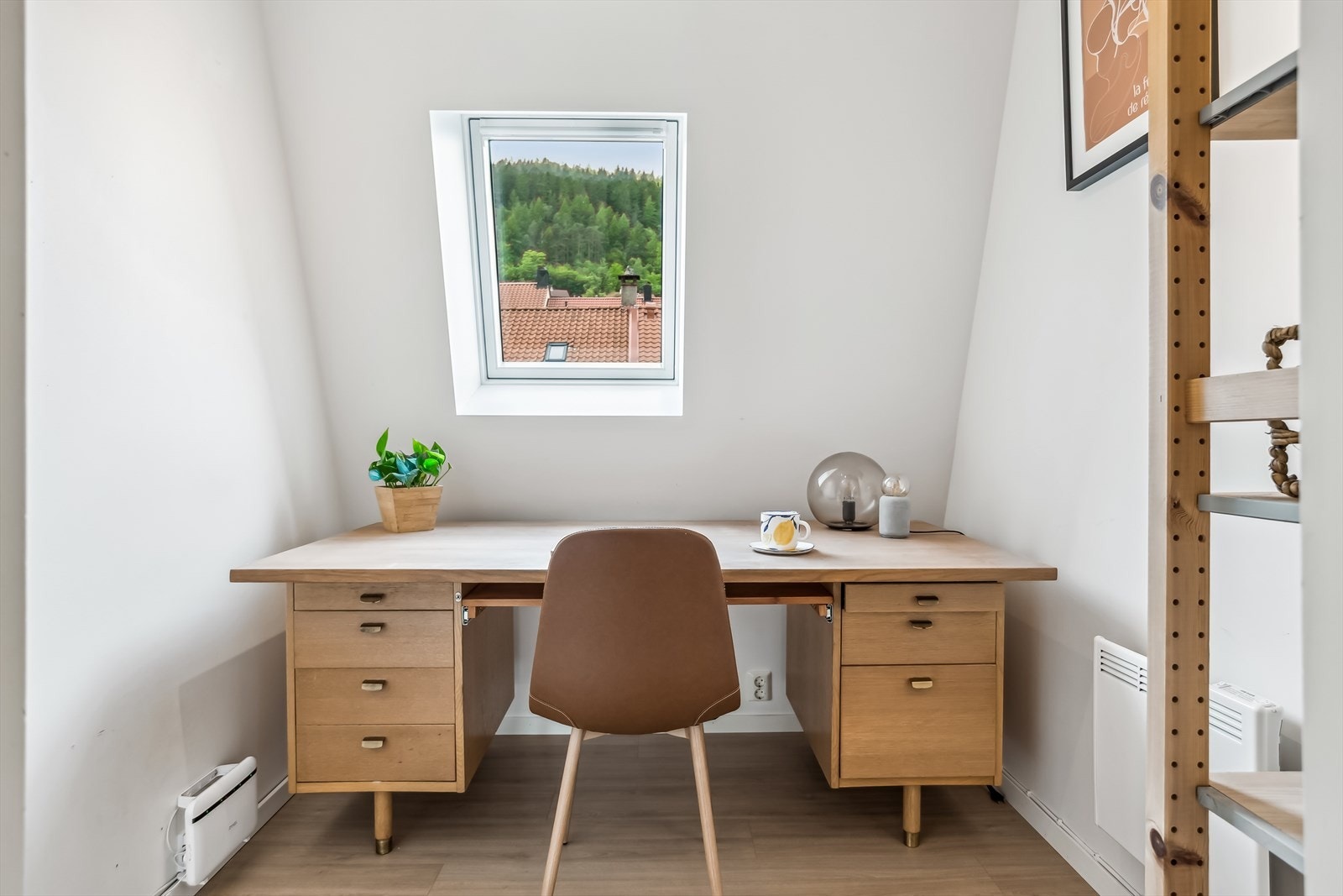 Praktisk kontor på 4,5 m² Galleribilde