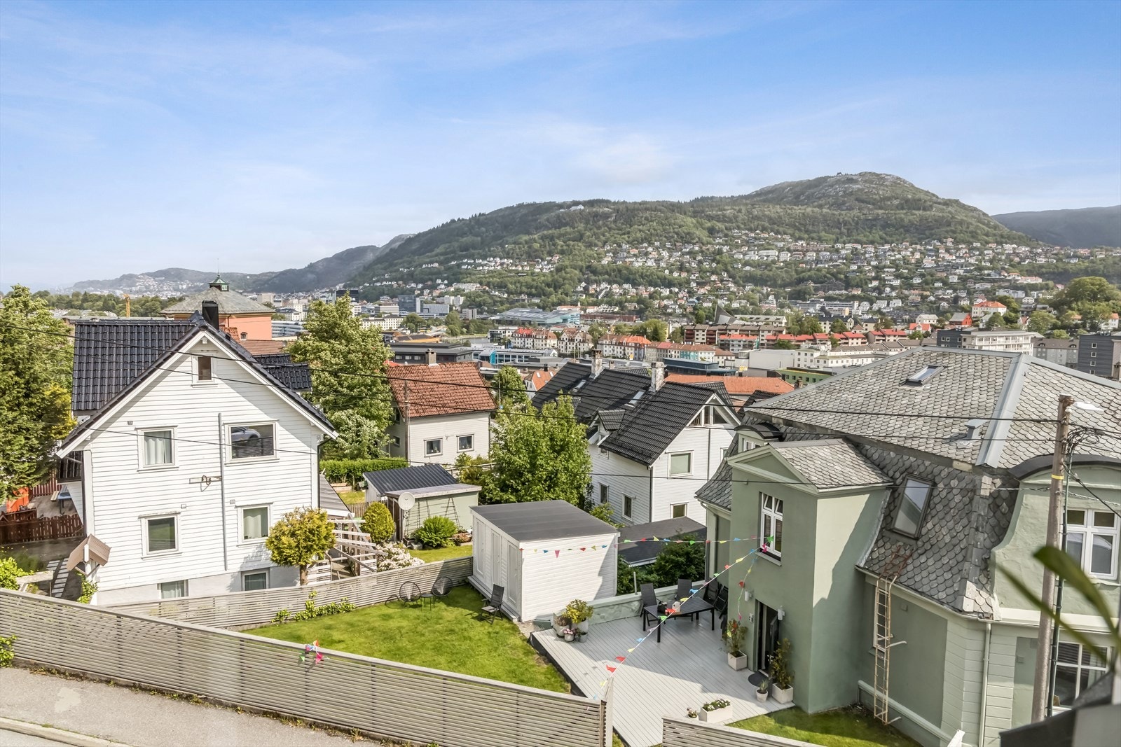 Fra det andre stuevinduet ser du Fløyen og Sandviksfjellet Galleribilde
