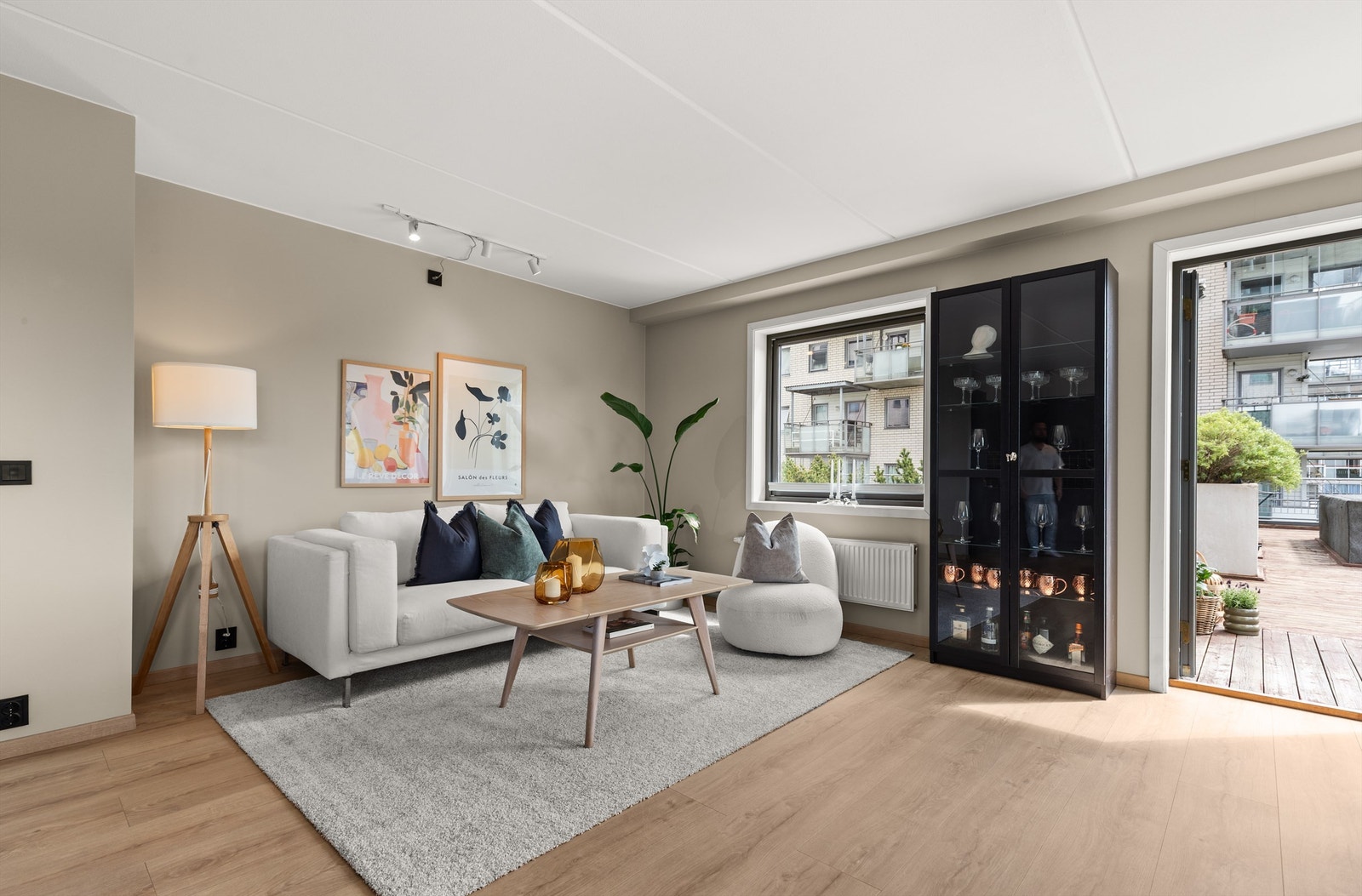 Innvendig møtes du av en lys atmosfære og moderne preg. Galleribilde