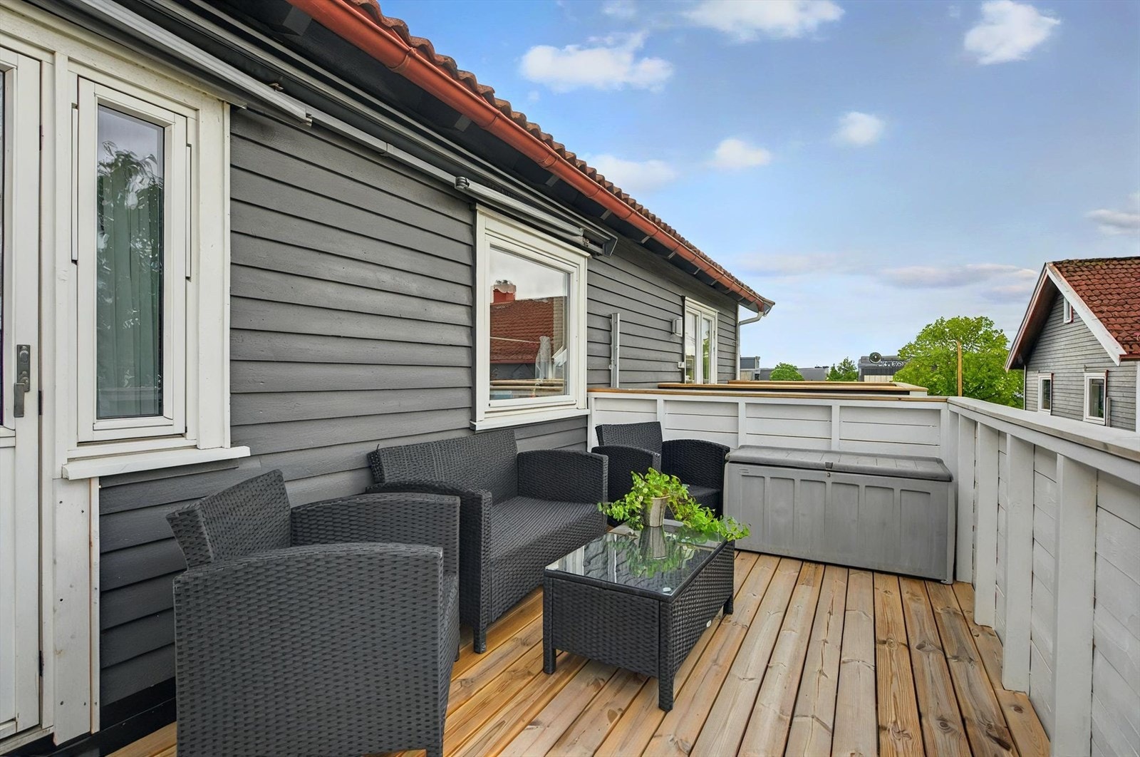 Stor, solrik balkong som ble renovert i 2023 i regi av borettslaget Galleribilde