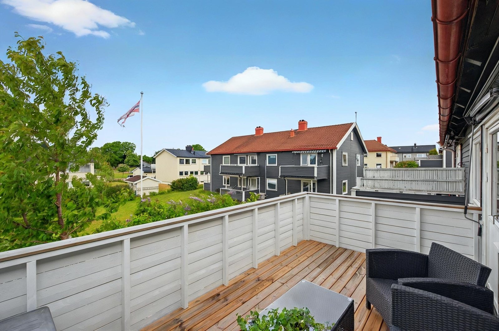 Fra stuen er det utgang til vestvendt balkong på ca. 11m². Galleribilde