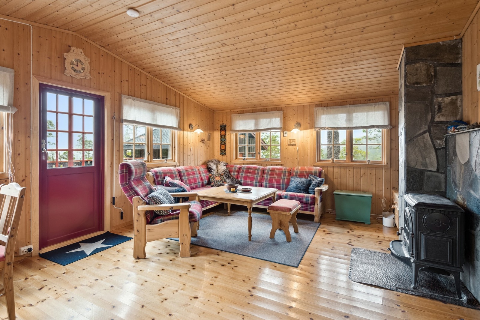 Fra stua har man enkel adkomst til veranda. Galleribilde