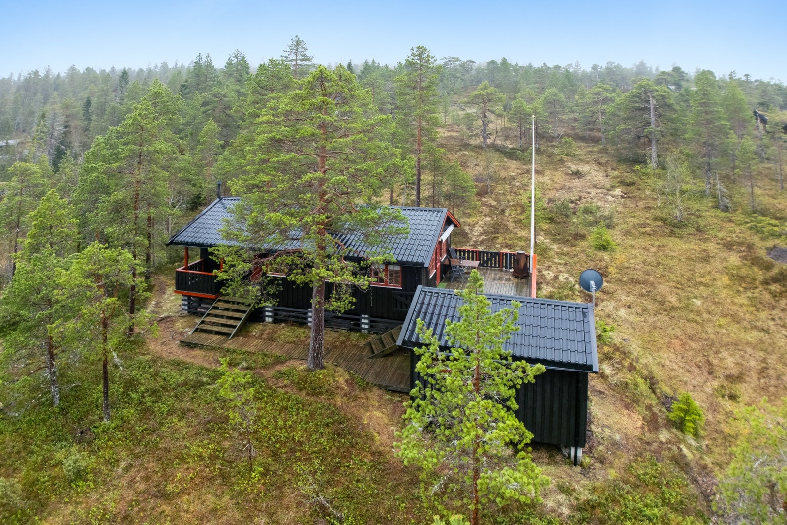 Innbydende og praktisk fjellhytte beliggende i naturskjønne omgivelser på Frolvulusjøen. Galleribilde