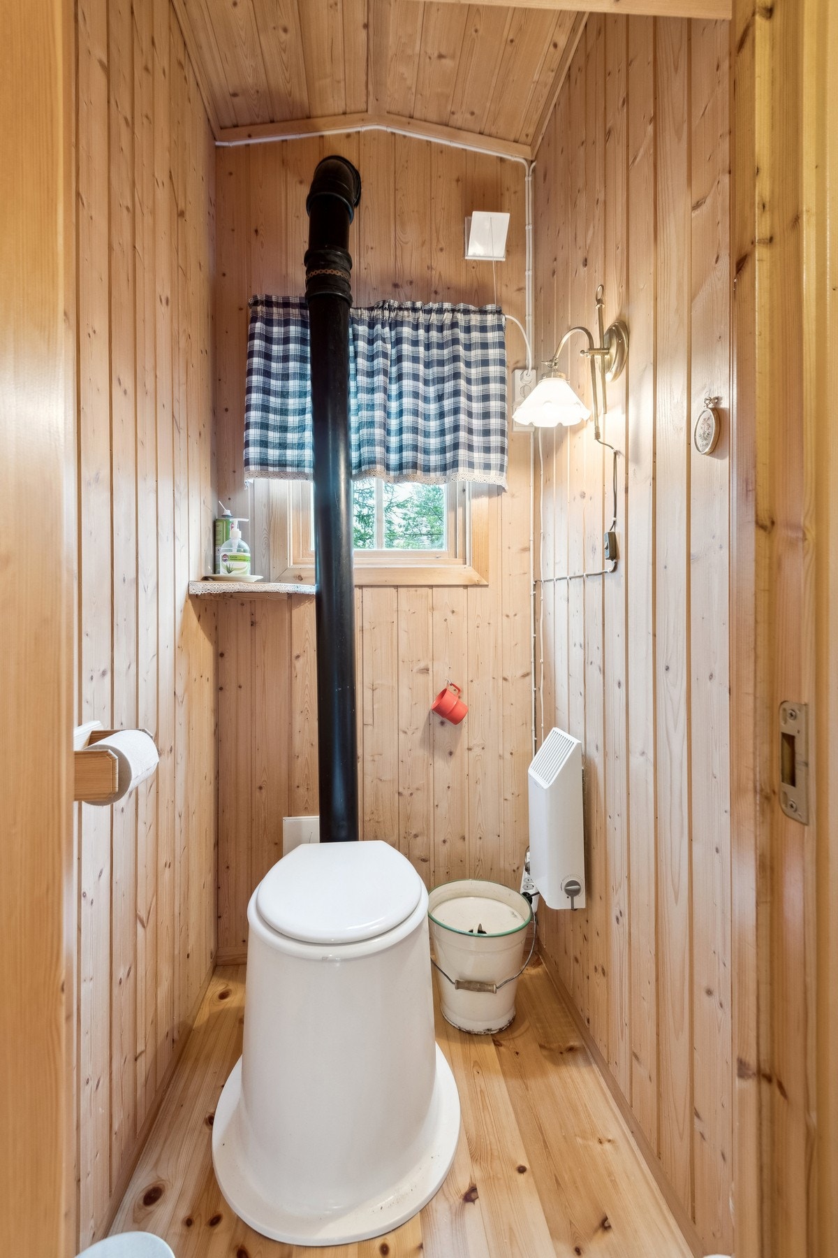 Toalettrom. Galleribilde