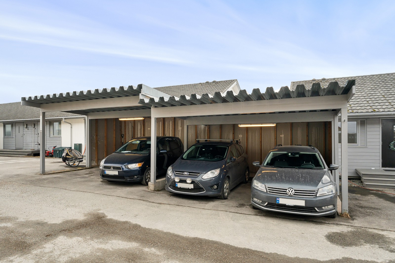 Parkering i carport.