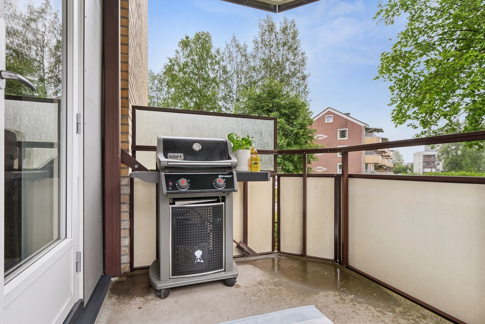 Her er det god plass til både utemøbler og grill. Galleribilde