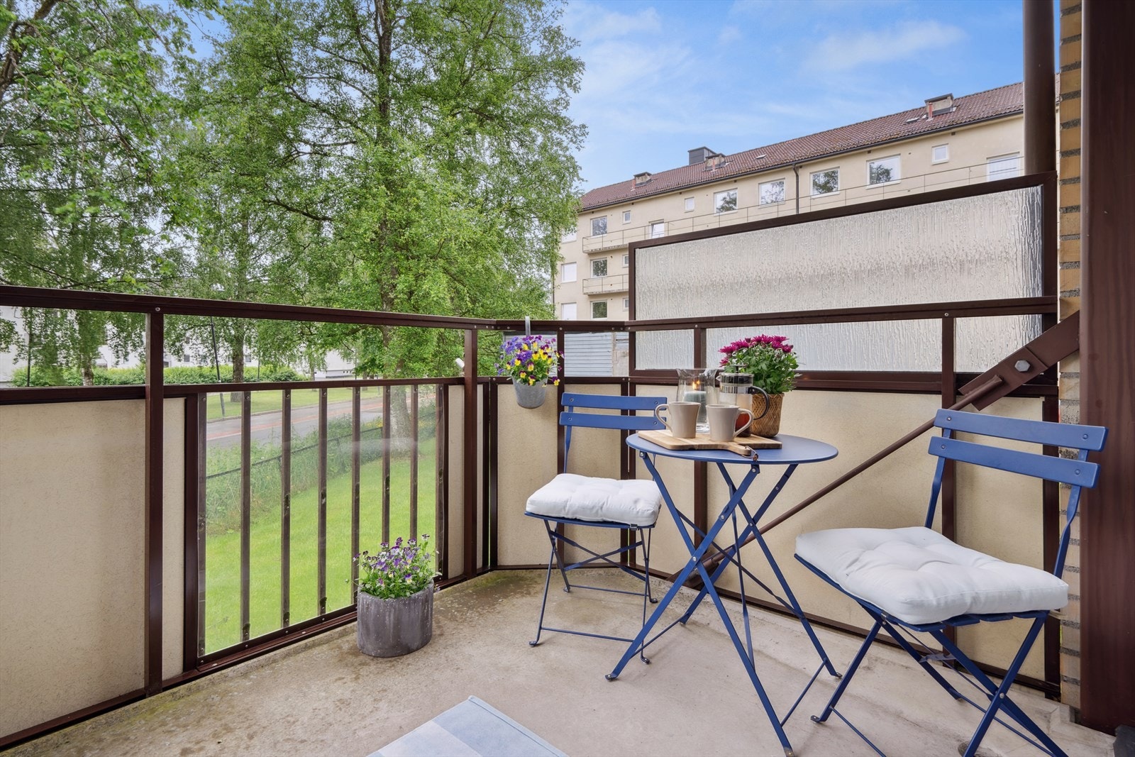 Den fine balkongen er på 6 kvm, ligger høyt over bakken og man har gode solforhold. Galleribilde