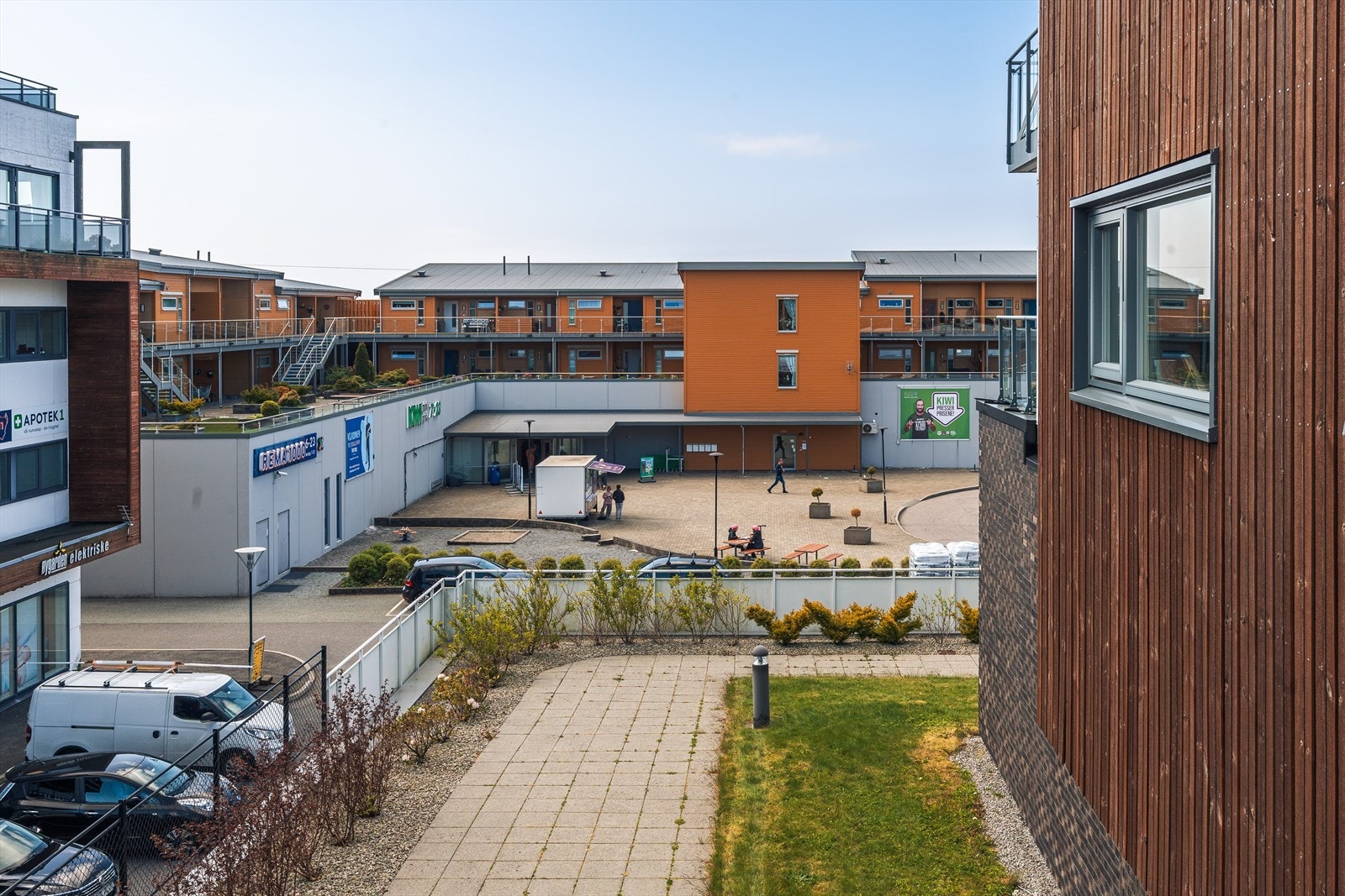 De meste du trenger av servicetilbud kun et steinkast fra leiligheten Galleribilde