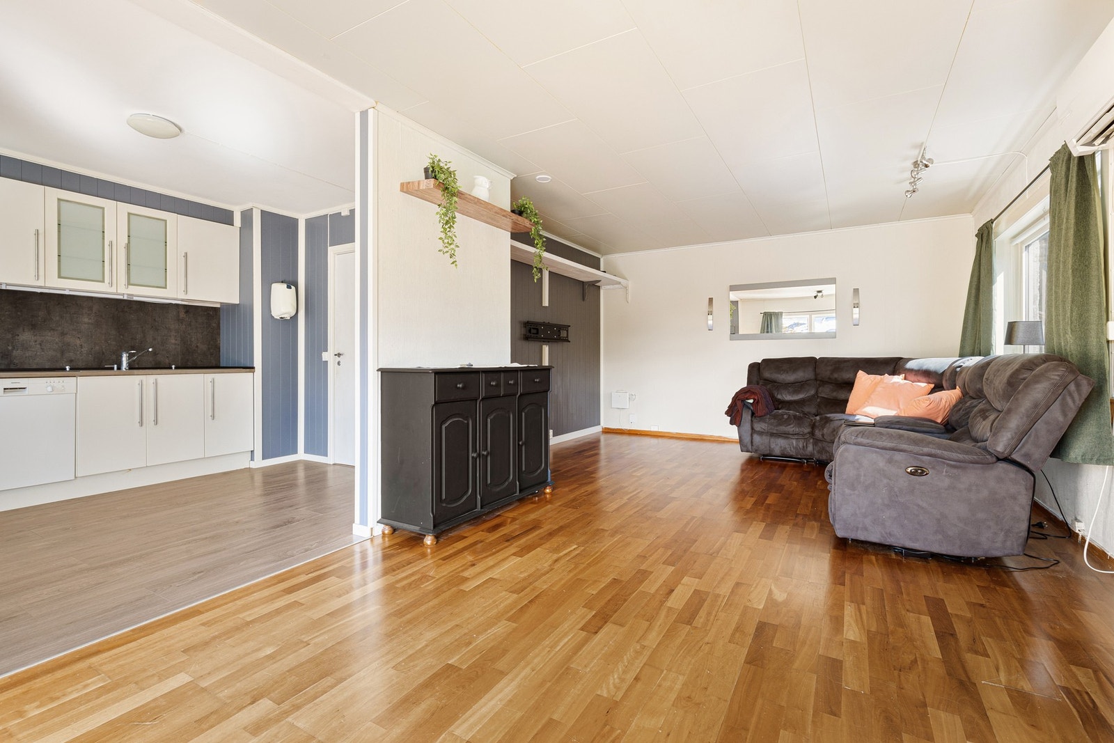 Åpen løsning som gir god flyt og romfølelse. Galleribilde