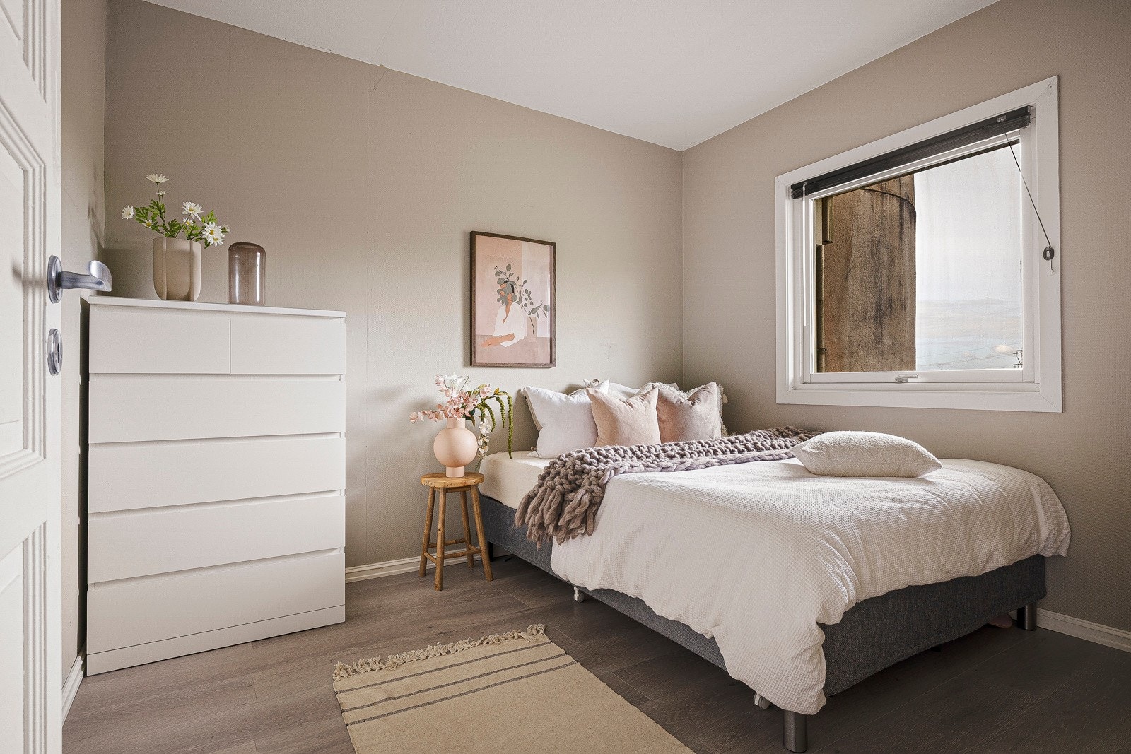 Soverom 2 er på 8,7kvm. Galleribilde