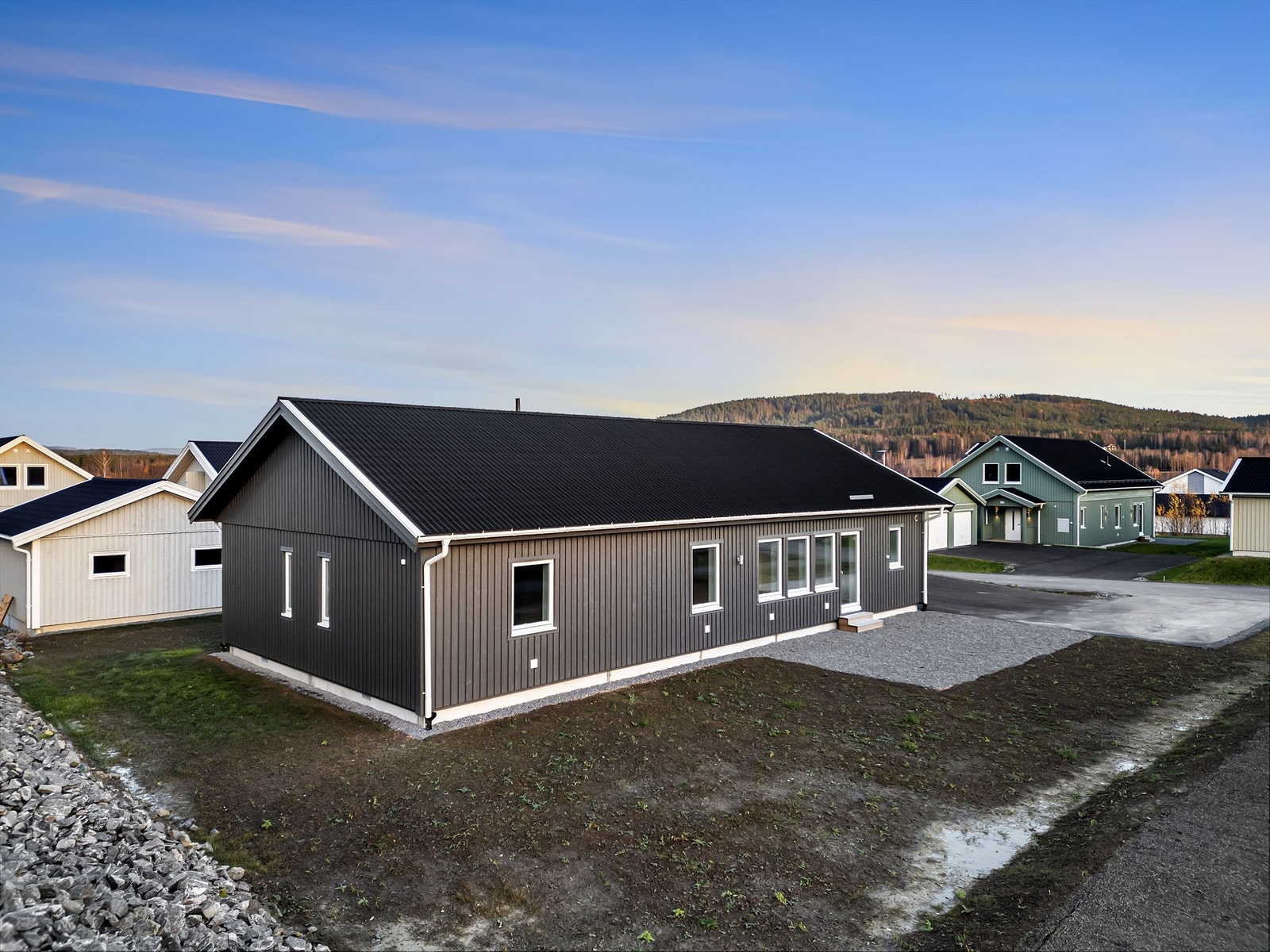 Fra stuen er det utgang til uteområdet. Galleribilde