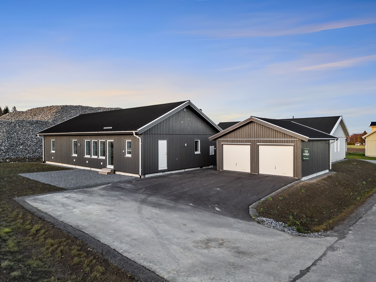 Eiendomsmegler Krogsveen v/Tony Kristiansen har gleden av å presentere Fyrhusvegen 13! Galleribilde