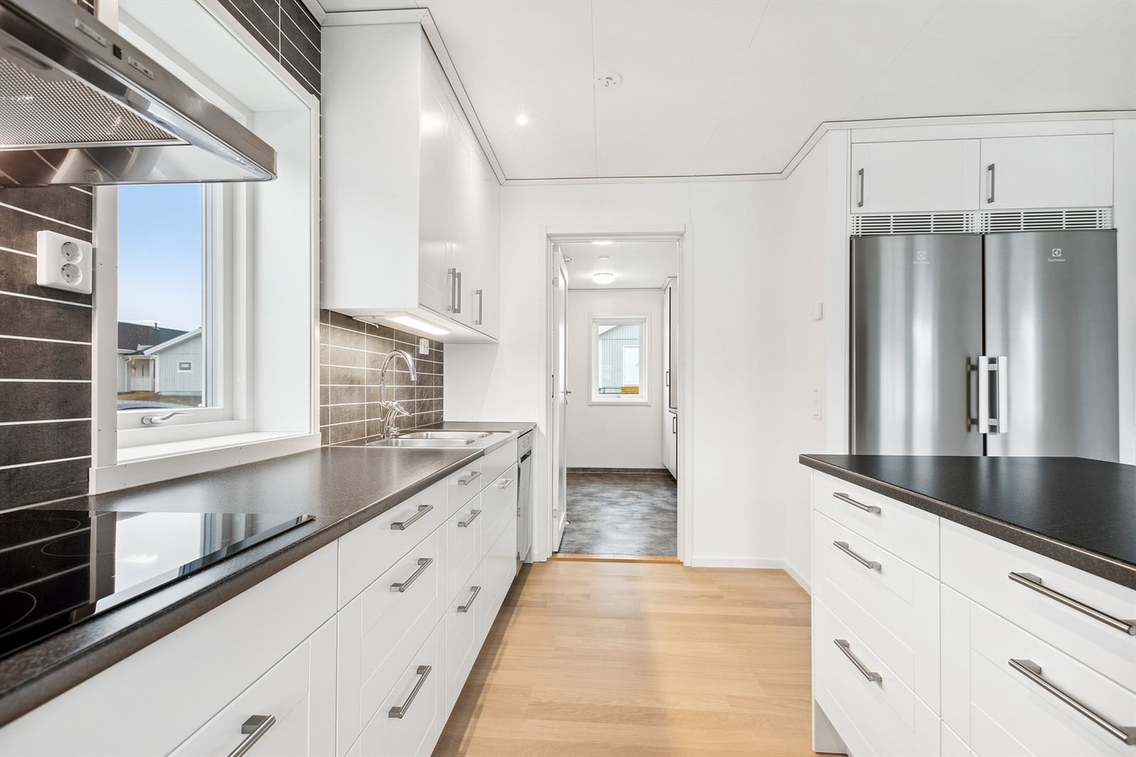 Fra kjøkkenet er det direkte adkomst til vaskerommet. Galleribilde