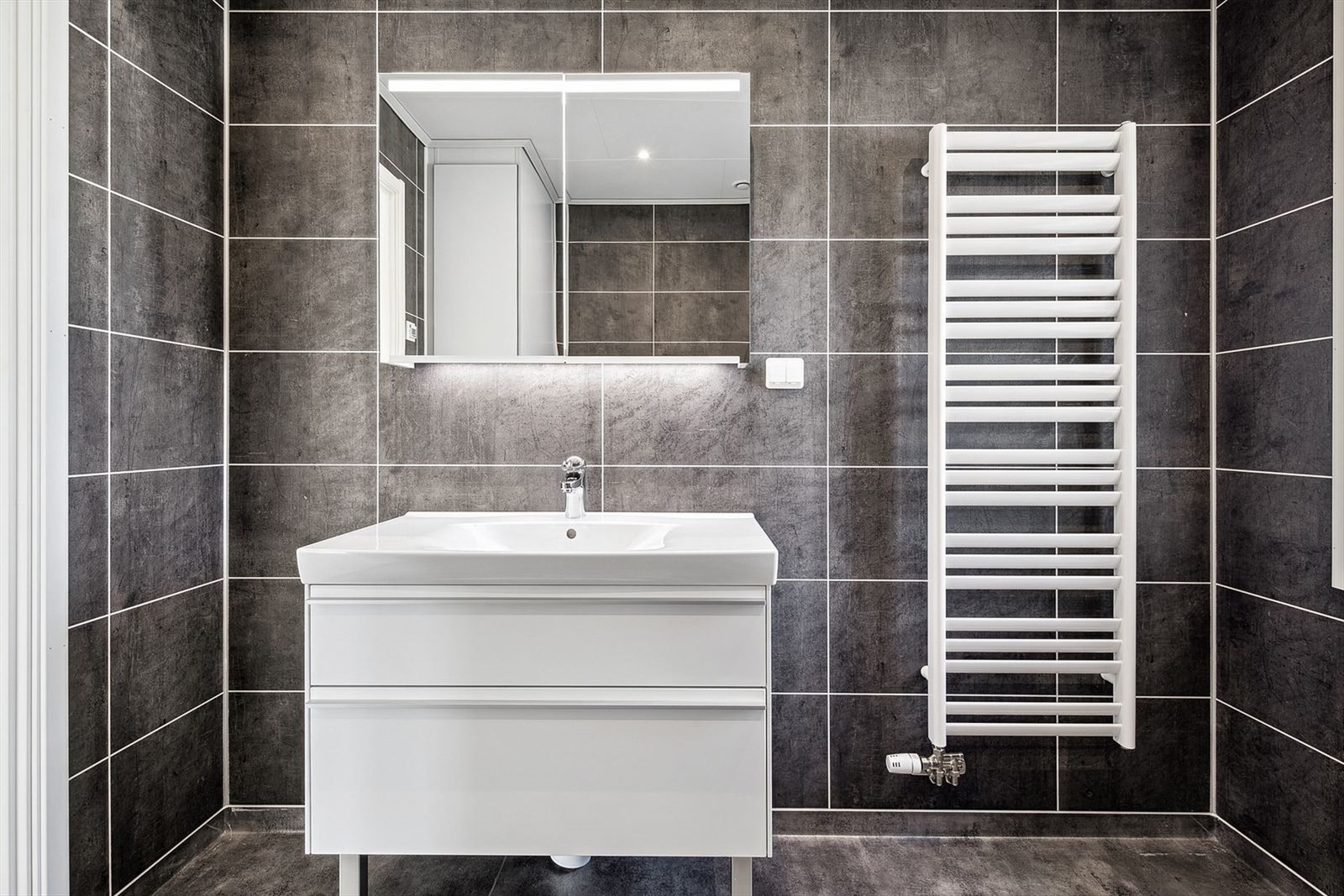 Det er også komfort - gulvvarme på badet. Galleribilde