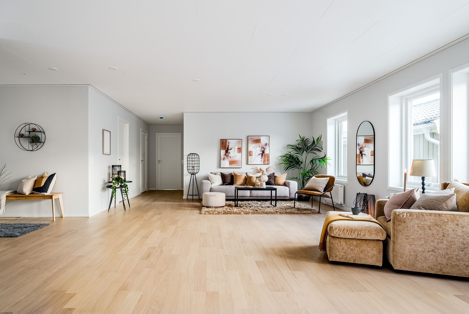 Bildet er hentet fra en tilsvarende, speilvendt modell, og er ment å gi et innblikk i hvordan boligen kan innredes. Galleribilde