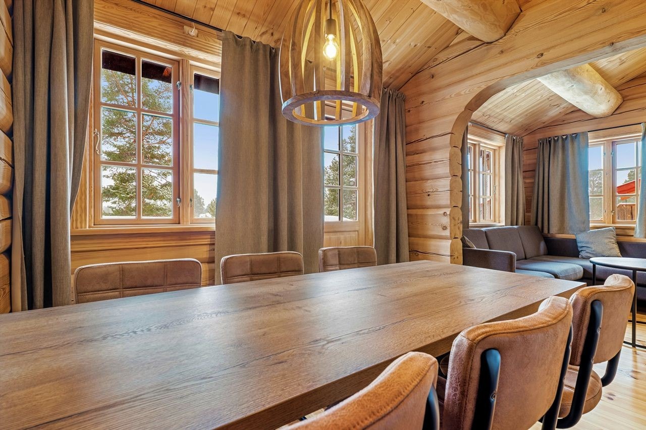 En smakfull og tradisjonell leilighet med sentral beliggenhet på Savalen Galleribilde