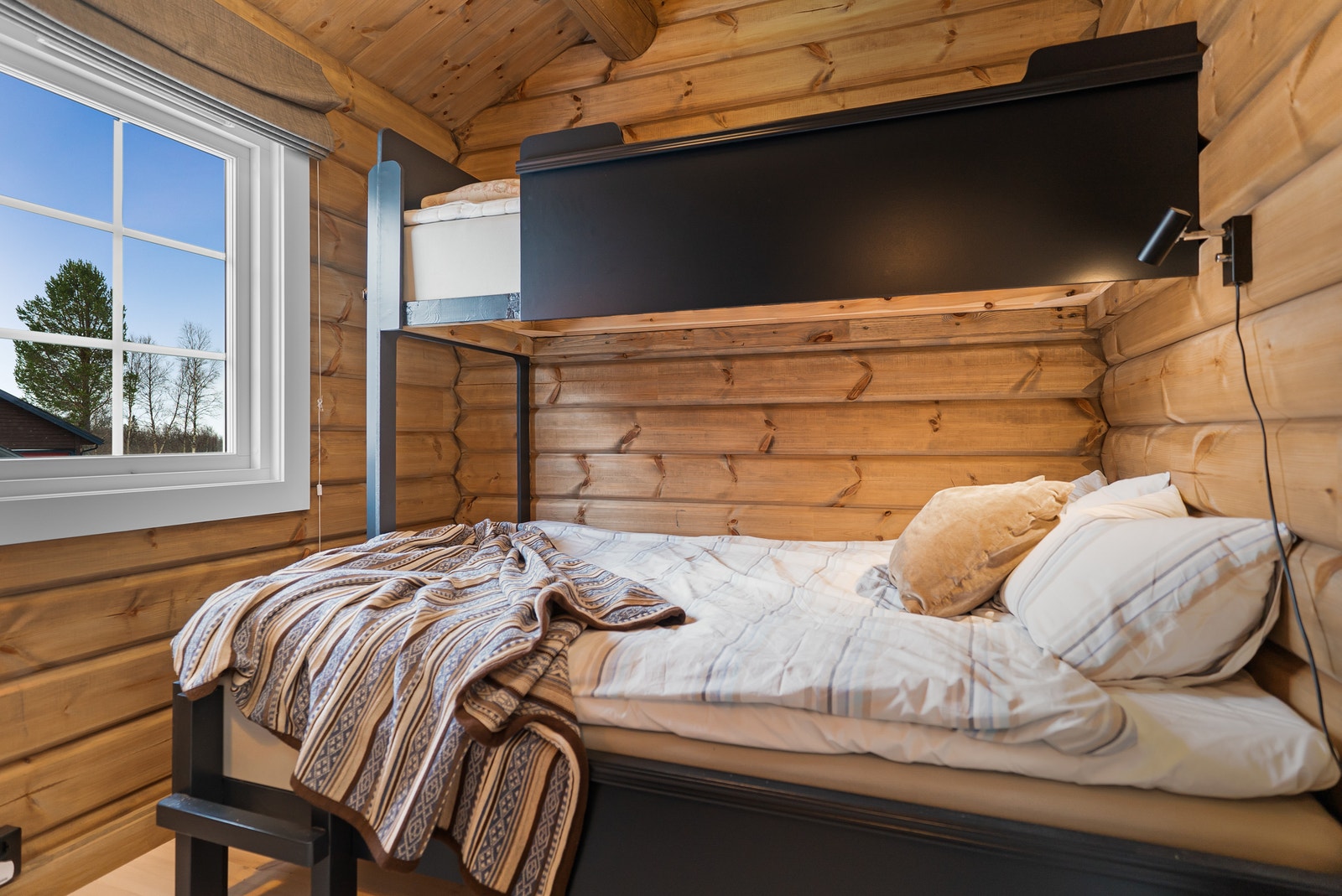 Det er plass tilr 120cm seng på det siste soverommet.
Bildet viser en variant av samme modell der det er gjort tilpasninger av kunde. Galleribilde