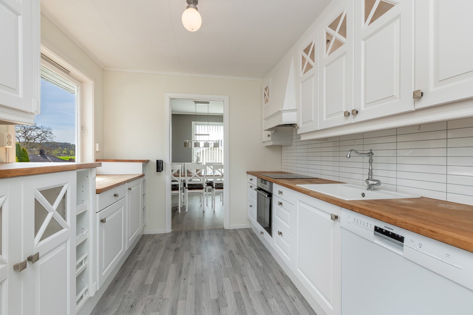 Pent og praktisk kjøkken fra JKE Galleribilde