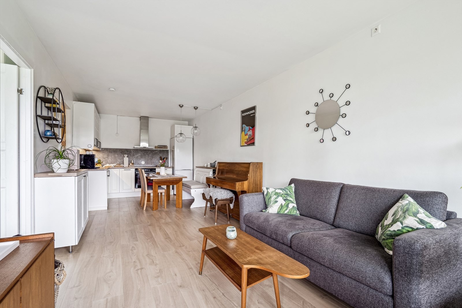 Stue og kjøkken. Galleribilde