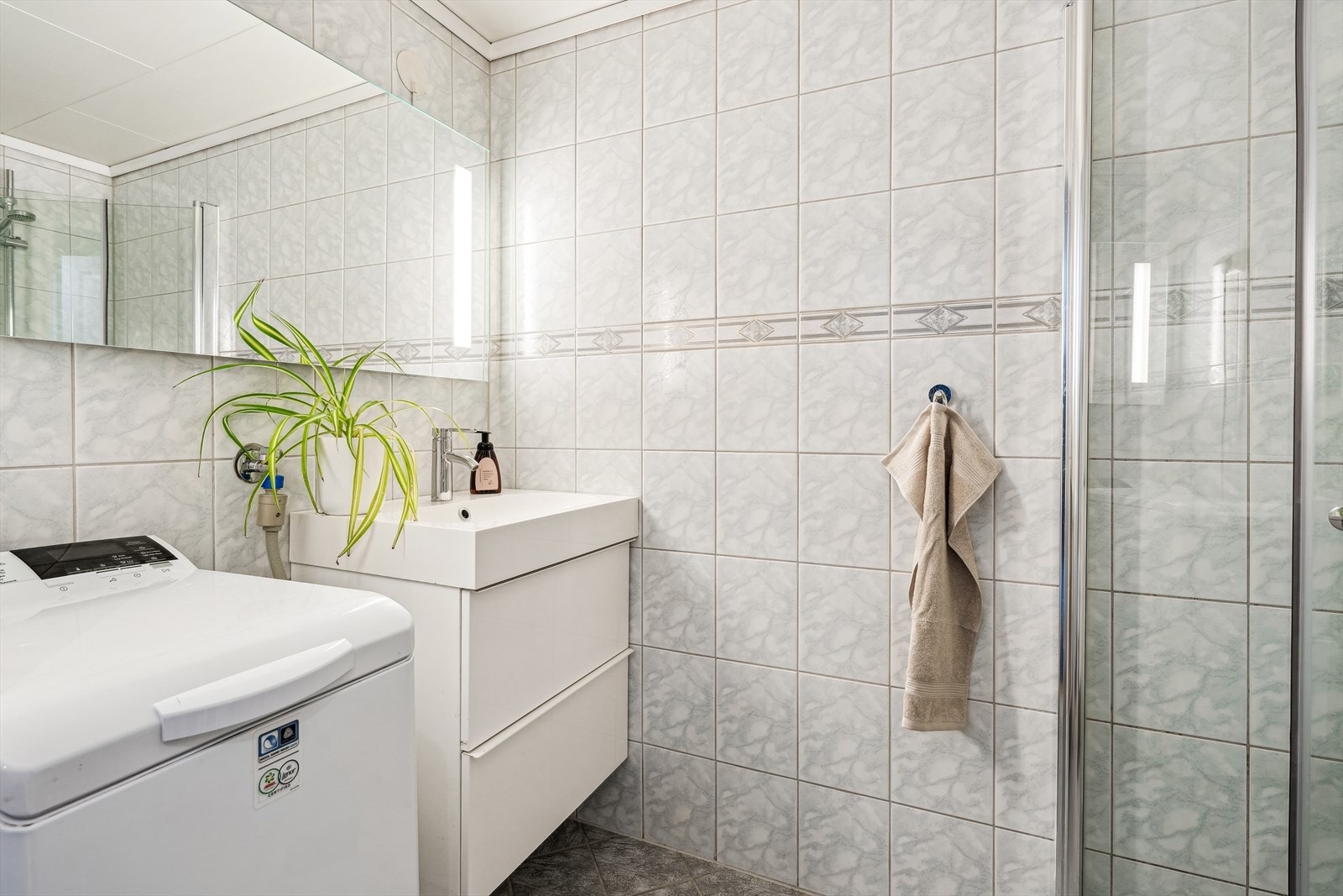 Dusjveggene ble installert i 2024. Galleribilde