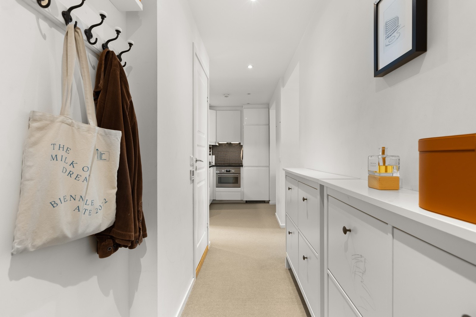 Velkommen inn i en hyggelig og lys entré Galleribilde