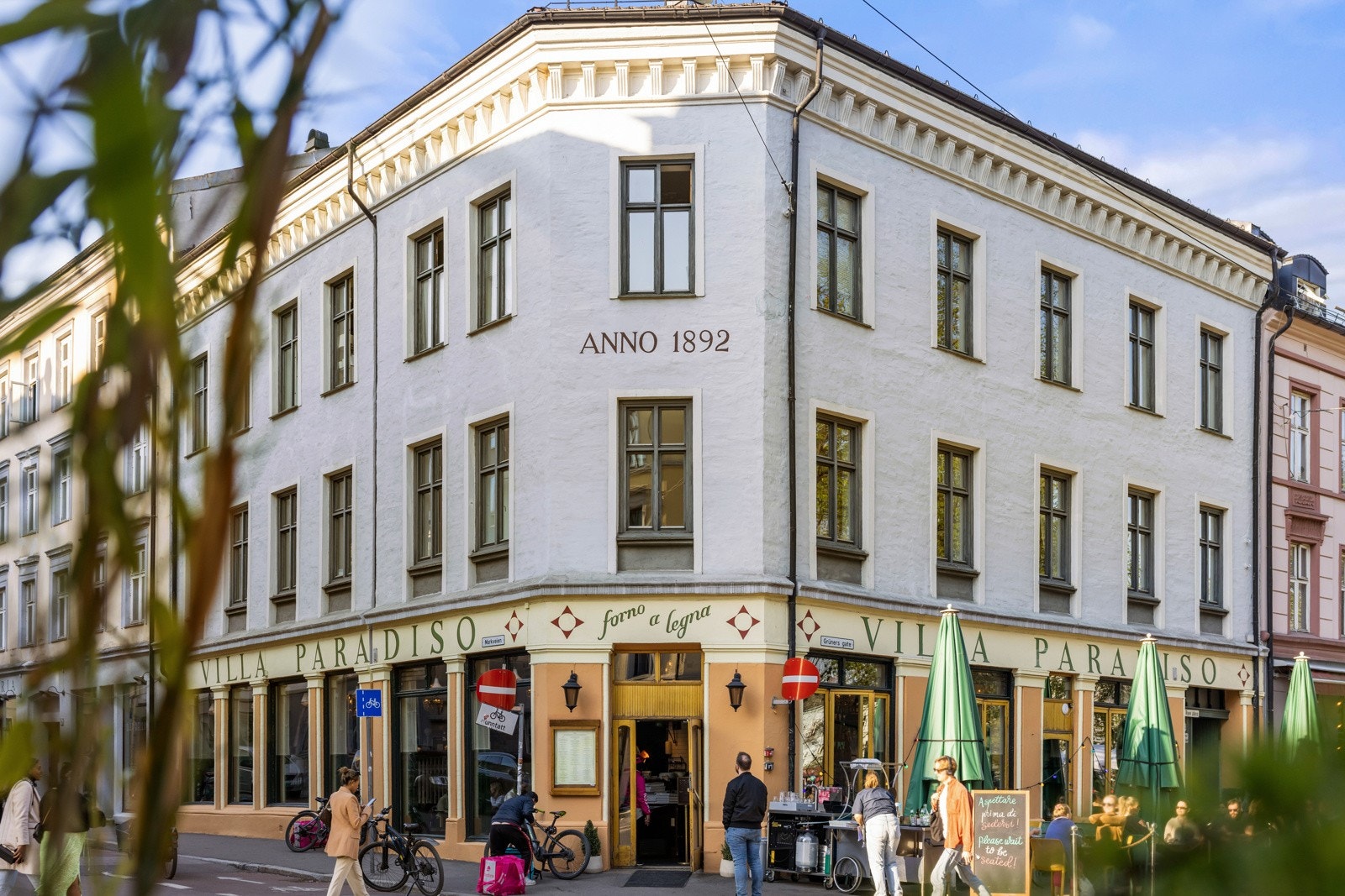 Villa Paradiso er kjent for sin gode pizza Galleribilde