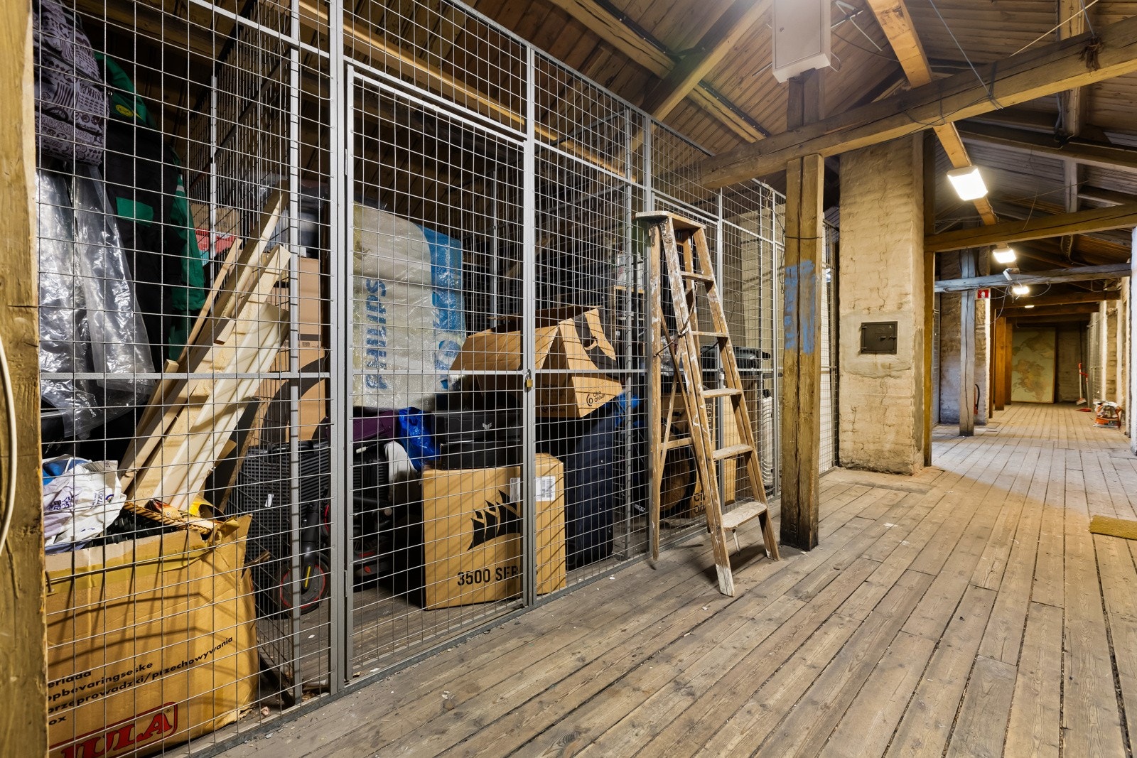 Leiligheten disponerer to boder, en på loft (6 kvm) og en i kjeller (2 kvm) Galleribilde