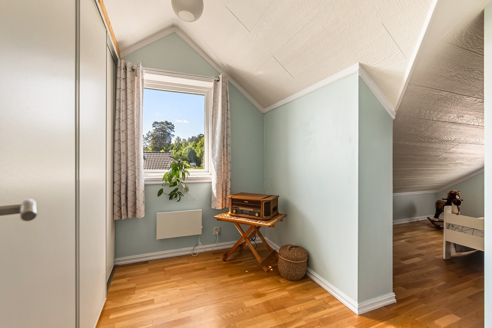 Soverom 3 har god garderobeplass Galleribilde