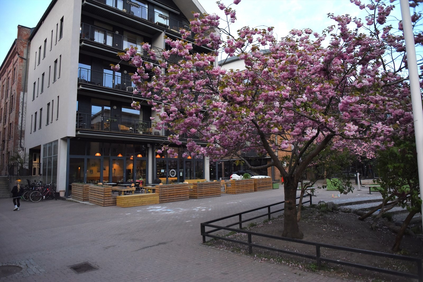 Områdets historie gir ekstra sjel - her lå tidligere den tradisjonsrike såpefabrikken Lilleborg, som i 1997 ble omgjort til et moderne boligområde med rundt 400 leiligheter. I dag er Lilleborg et veletablert og svært ettertraktet boområde. Galleribilde