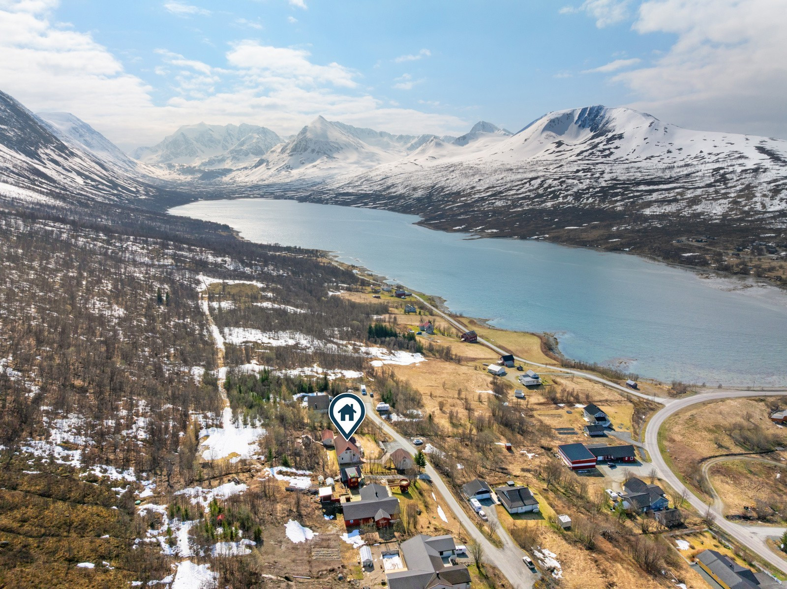 Området er kjent for sin varierte natur med fine rekreasjons- og friluftsområder, som tilbyr både til toppturer og nærturer.