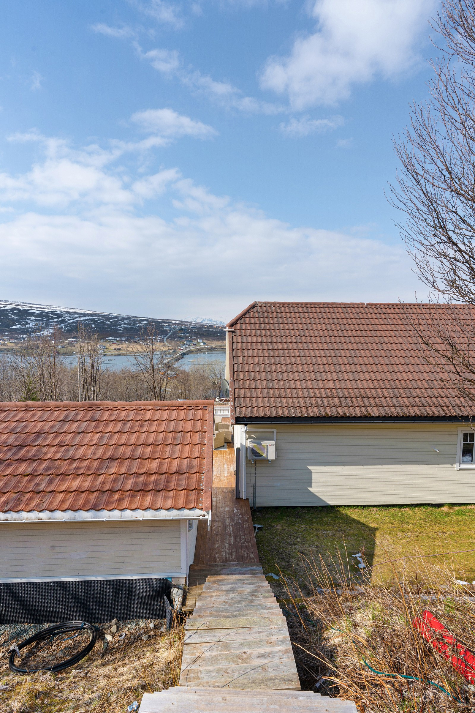 Det er trapp mellom terrassene