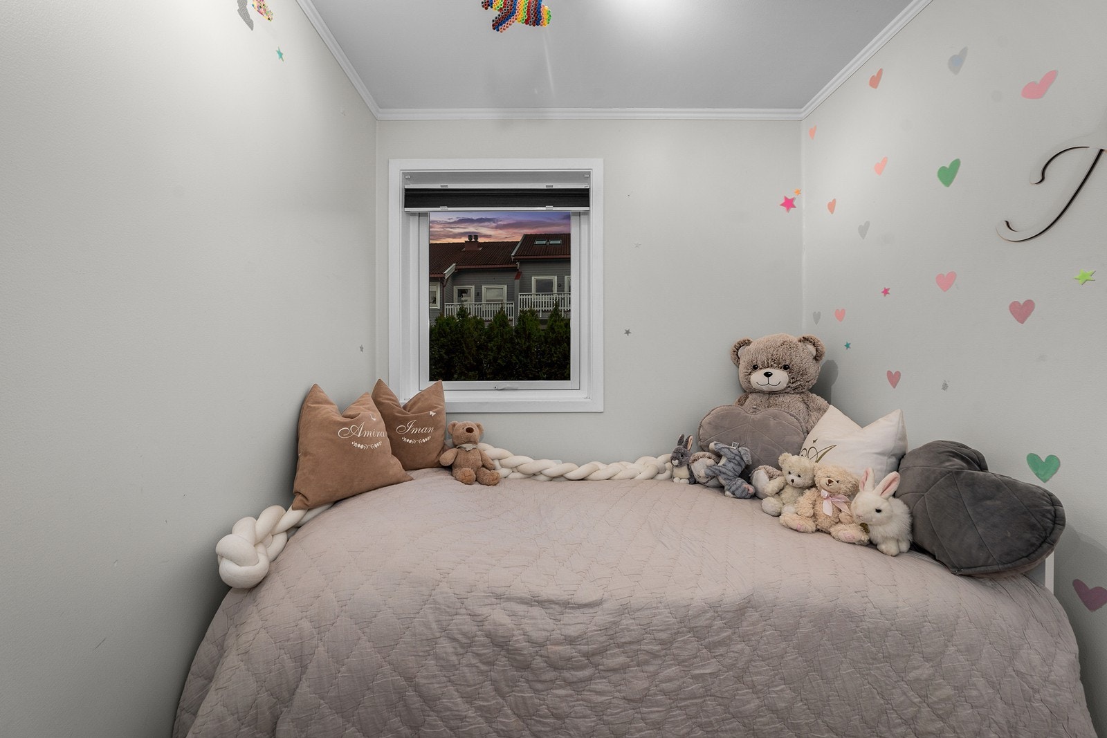 Lyst og koselig soverom benyttes som barnerom! Galleribilde