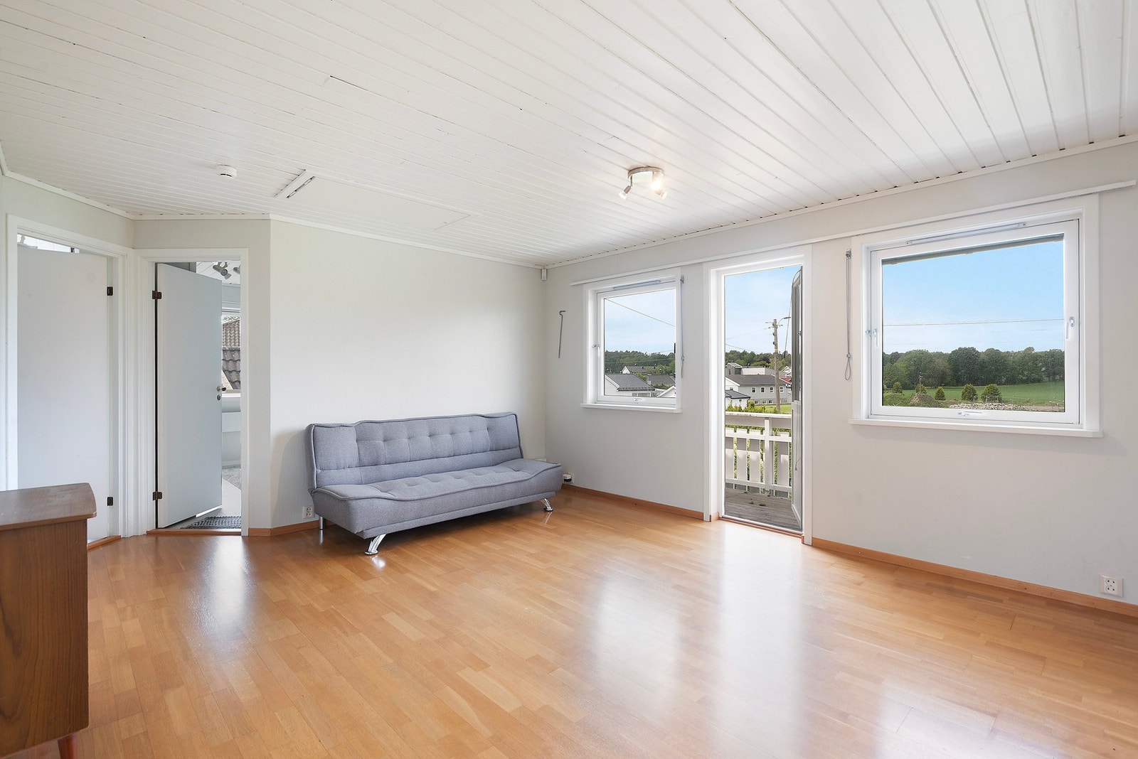 Sto loft-stue med utgang til balkong Galleribilde