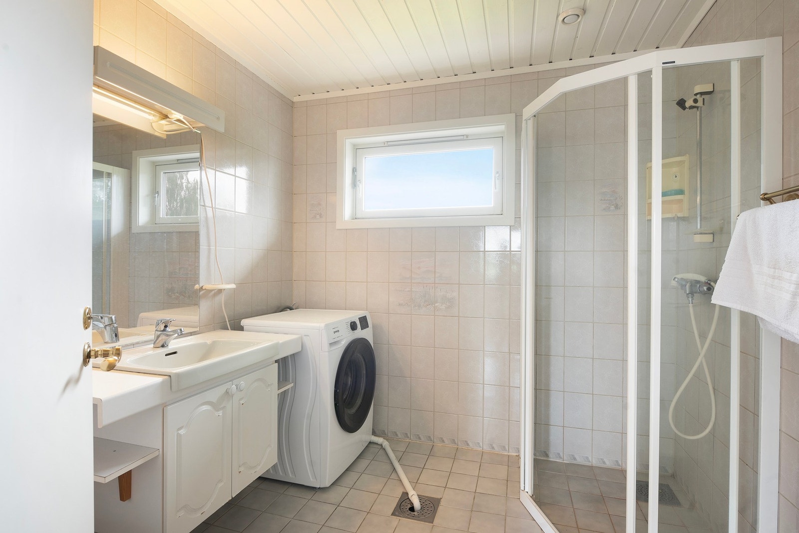 Ligger også et bad i denne etasjen Galleribilde