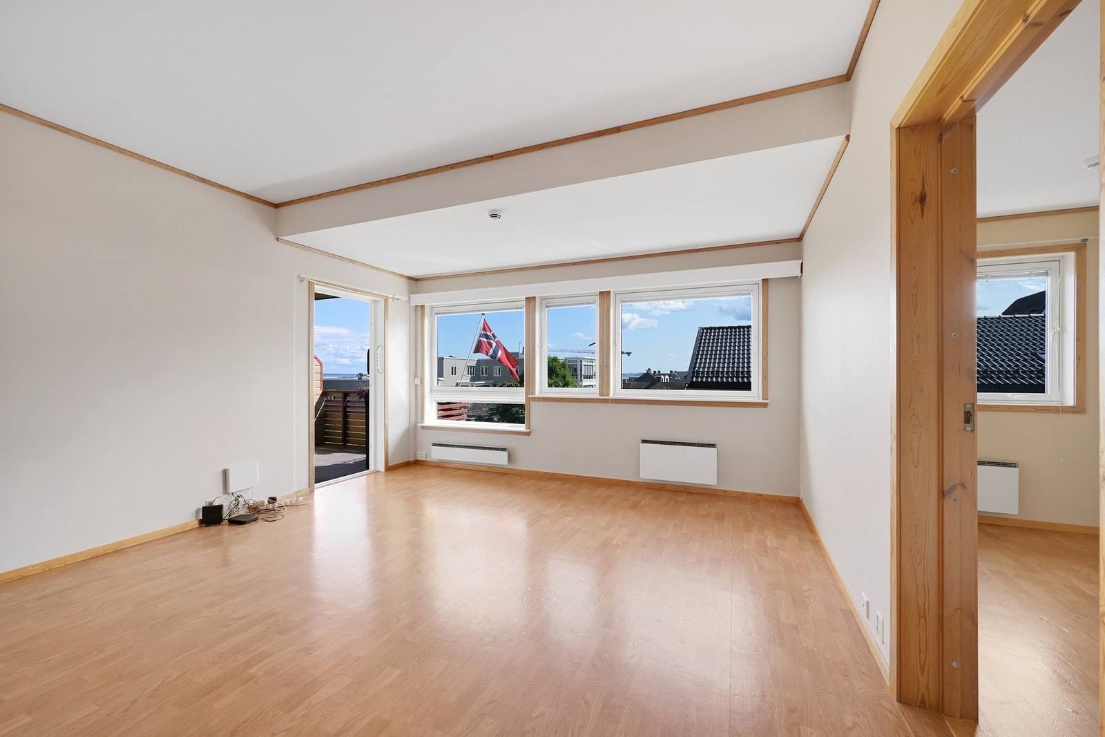 Vi fortsetter inn i den lyse stua Galleribilde